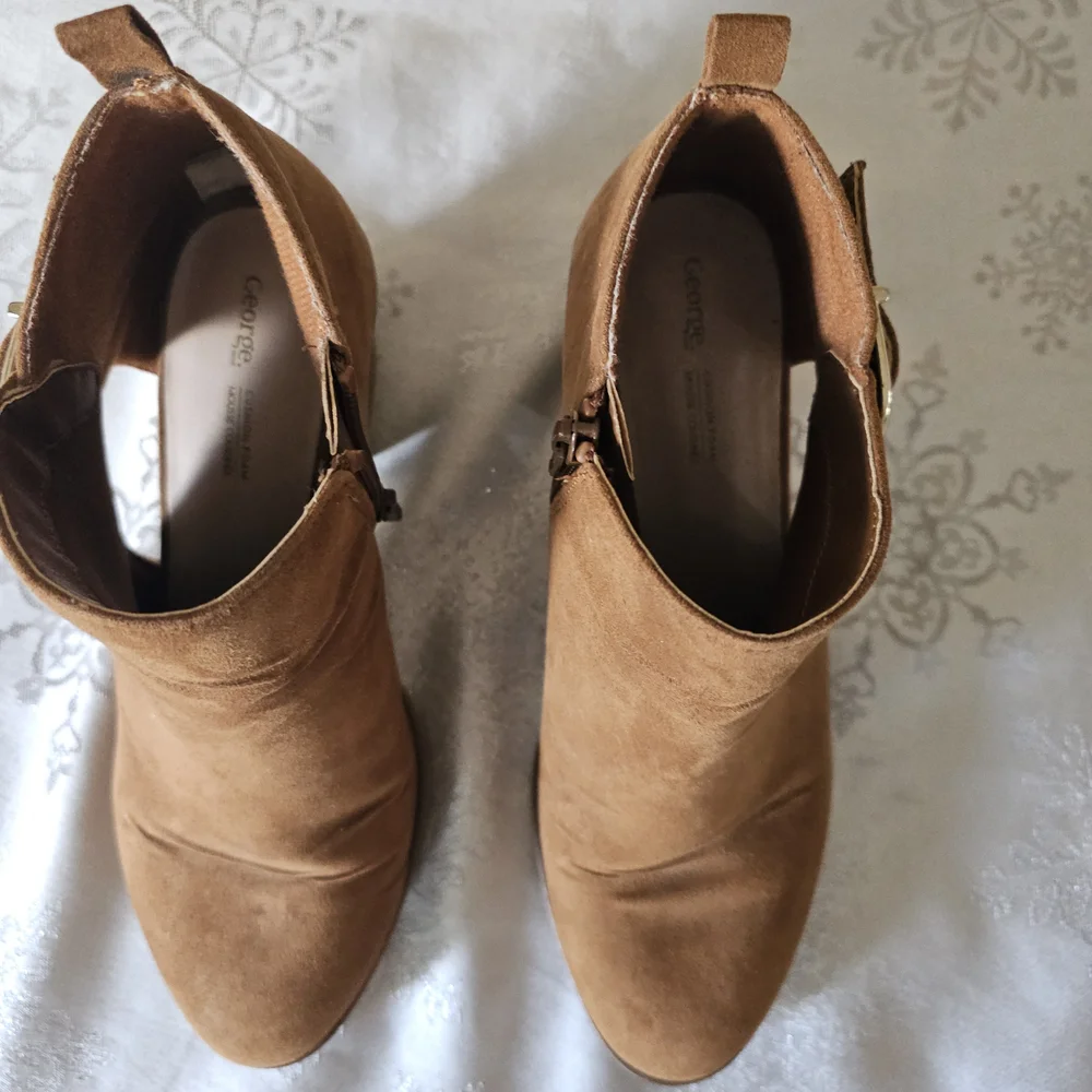 Tan Ankle Booties Vegan Suede SZ 7 - Picture 3 of 11